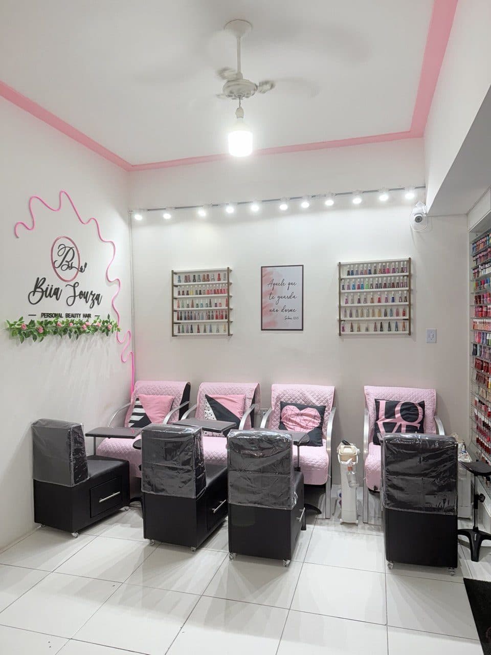 Esmalteria — área de pedicure